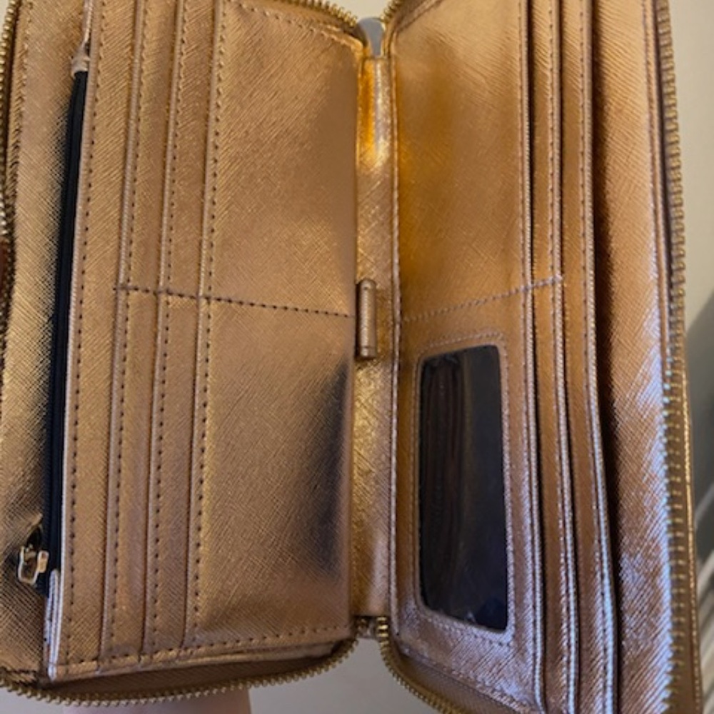 Rose gold Steve Madden wallet missing outside zipper piece barely used - Picture 3 of 4